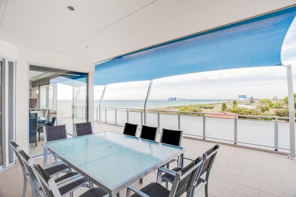 Spinnakers By Rockingham Apartments Екстер'єр фото