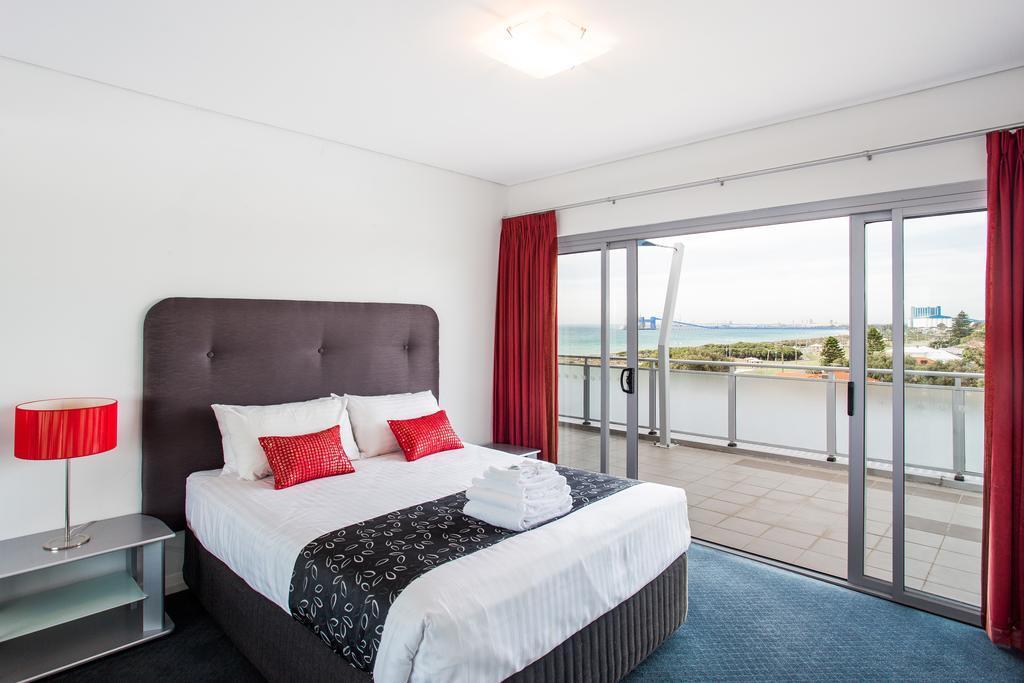 Spinnakers By Rockingham Apartments Екстер'єр фото