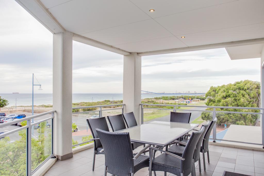 Spinnakers By Rockingham Apartments Екстер'єр фото
