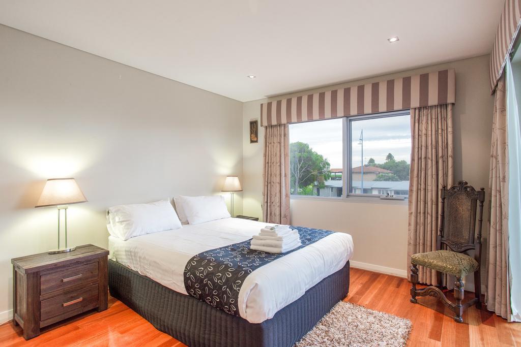 Spinnakers By Rockingham Apartments Екстер'єр фото