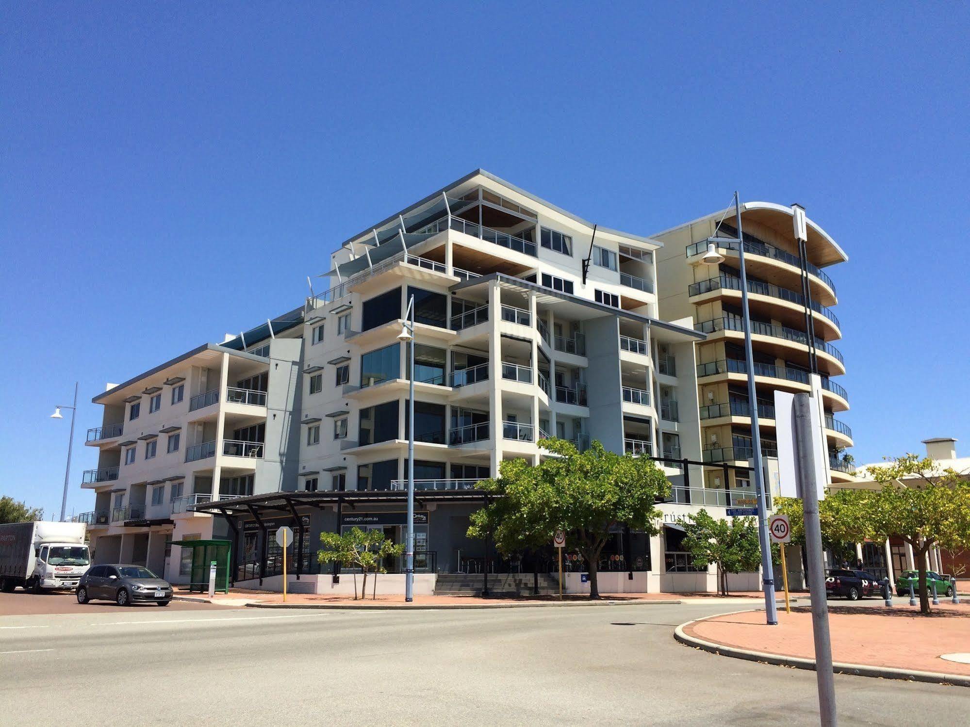 Spinnakers By Rockingham Apartments Екстер'єр фото