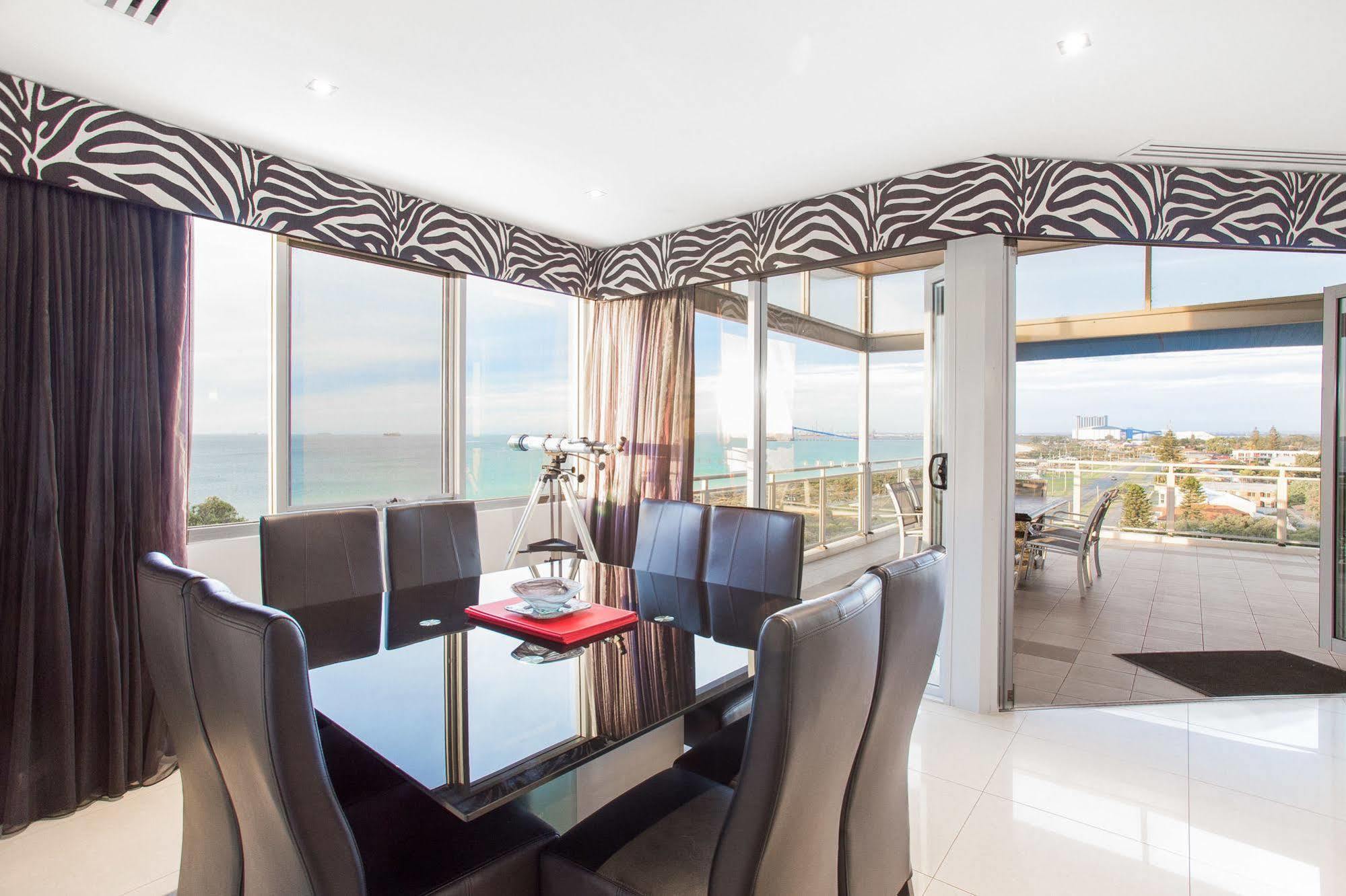 Spinnakers By Rockingham Apartments Екстер'єр фото