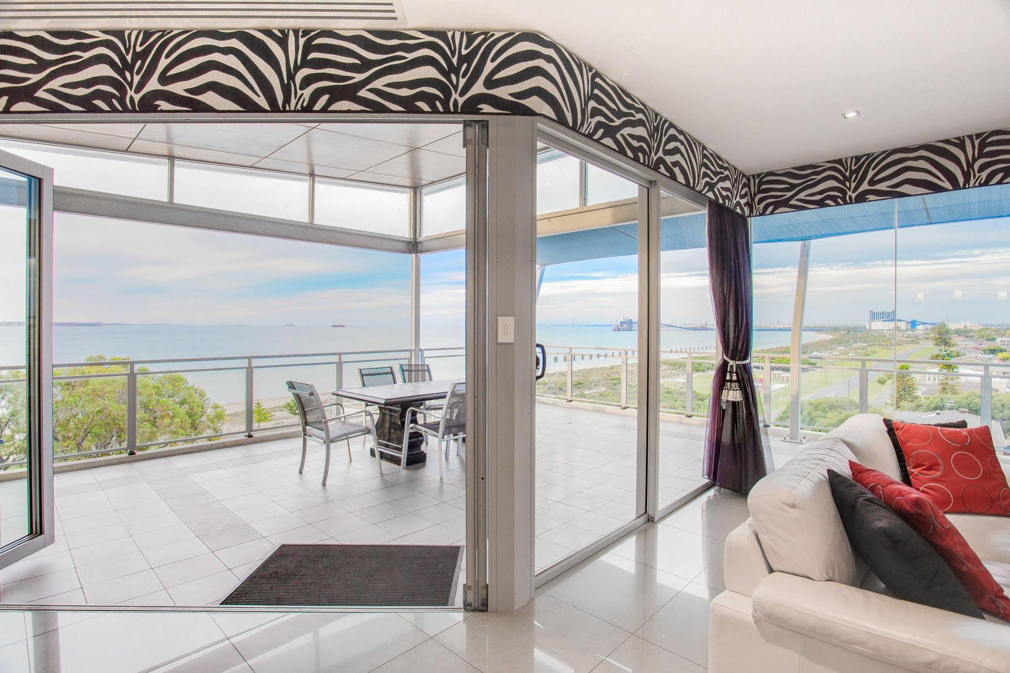 Spinnakers By Rockingham Apartments Екстер'єр фото
