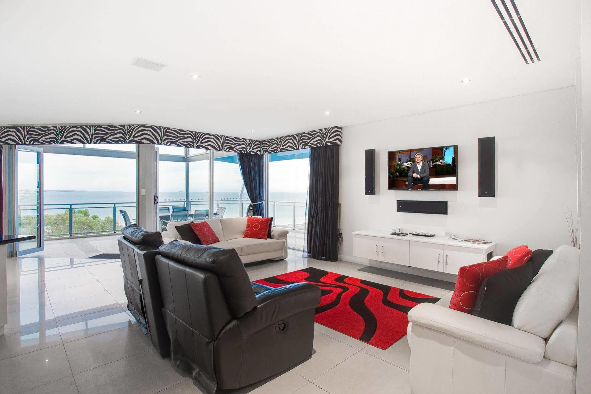 Spinnakers By Rockingham Apartments Екстер'єр фото