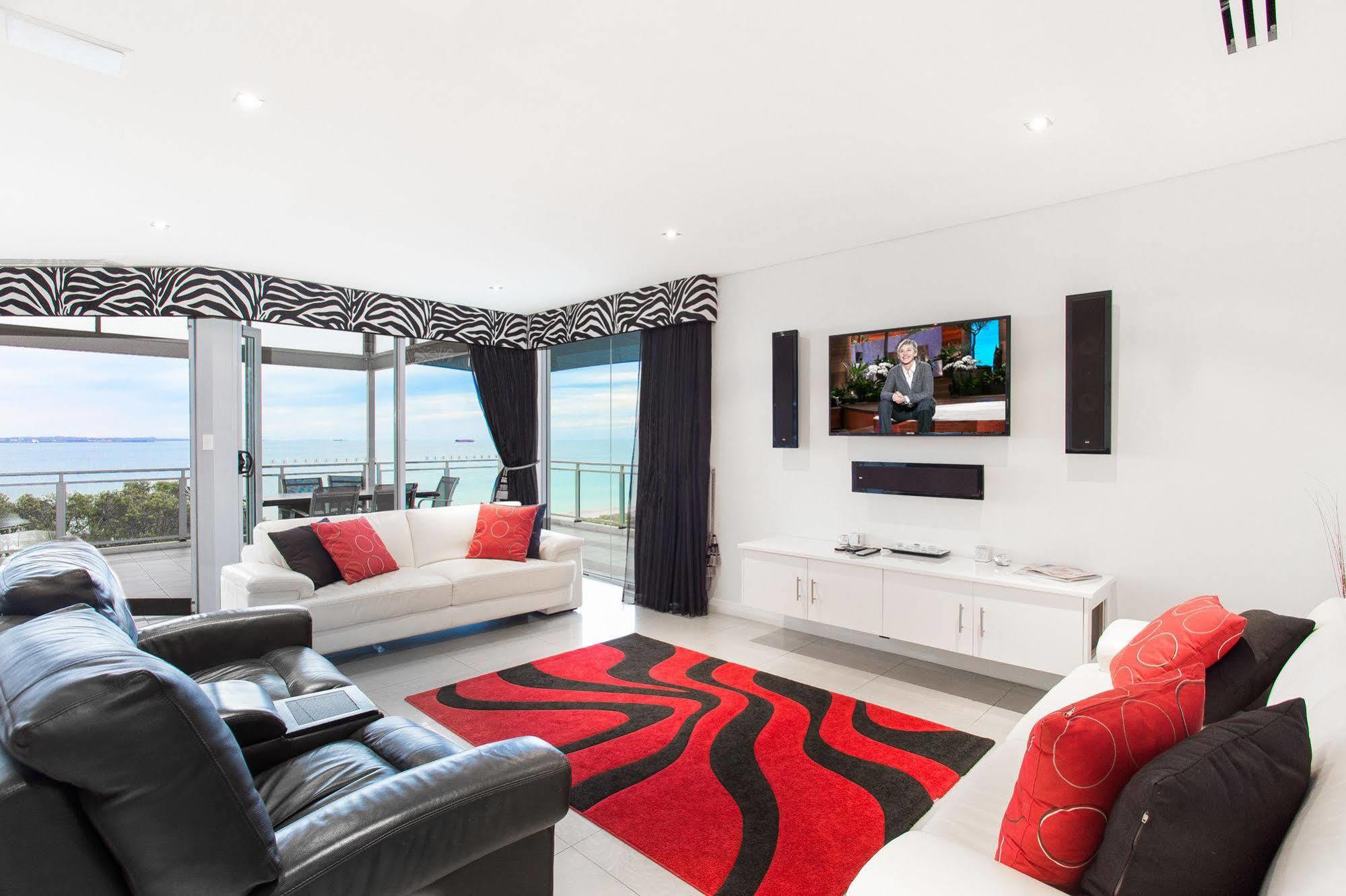 Spinnakers By Rockingham Apartments Екстер'єр фото